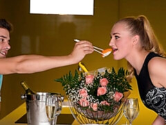 Anaal, Grote kont, Grote lul, Grote mammen, Blond, Pijpbeurt, Hondjeshouding