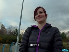 Enthousiasteling, Pijpbeurt, Stel, Hondjeshouding, Sperma in gezicht, Handbeurt, Buiten, Openbaar