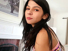 Grosse bite, Brunette brune, Petite femme, Adolescente