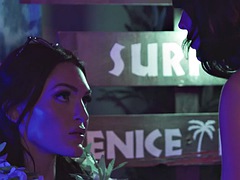 Grote mammen, Pijpbeurt, Bruinharig, Hardcore, Hakken, Shemale, Tatoeage, Tieten likken