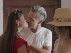 Жопа, Брюнетки, Собачьи, Венгерки, Мастурбация, Пирсинг, Киски, Сиськи