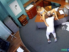 Hot blonde raises doc's temperature