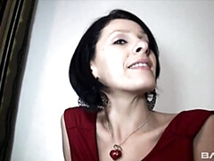 Chambre à dormir, Gros cul, Grosse bite, Gros seins, Sucer une bite, Brunette brune, Mère que j'aimerais baiser, Cheveux courts