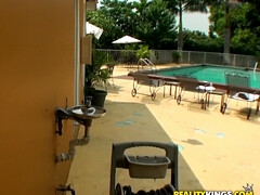 Sucer une bite, Brunette brune, Faciale, Hard, Fille latino, Mature, De plein air, Douche