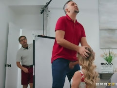 Kont, Grote mammen, Blond, Stel, Jurk, Hakken, Kut duiken, Tatoeage