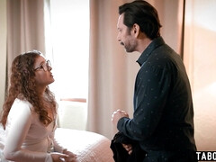 18 ans, Gros cul, Gros seins, Brunette brune, En levrette, Hard, Tabou, Adolescente