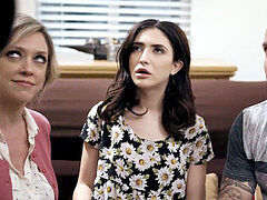 Peludo, Maduro, Mamá, Pequeña, Madrastra, Adolescente, Trio