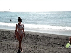 Plage, Gros seins, Brunette brune, Exhib, Mère que j'aimerais baiser, Maman, Seins naturels, Russe