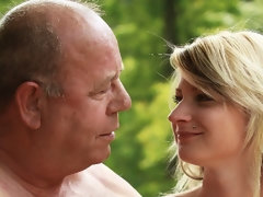 ブロンド, バック, 目瞪口呆, 手コキする, キス, アウトドア, タトゥー, ティーン