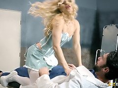 Culo grande, Rubia, Mamada, Madres para coger, Mamá, Tetas naturales, Gritar, Medias largas