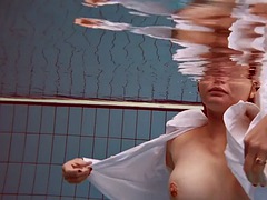 Morena, Fetiche, Al aire libre, Piscina, Público, Ruso, Adolescente, Bajo el agua