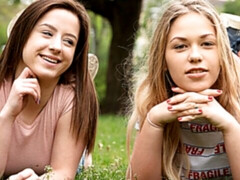 Leie, Fingern, Lesbisch, Lecken, Lingerie, Masturbation, Rasiert, Entkleiden