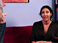 素人, イギリス人, 着衣女と全裸男, フェムドム, 下着, 淫乱熟女, 魅力的, のぞき