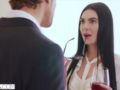 Cul, Sucer une bite, Brunette brune, En levrette, Branlette thaïlandaise, Mamelons, Dénudage, Nénés