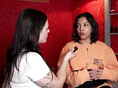 Achter de coulissen, Grote mammen, Bruinharig, Duits, Hd