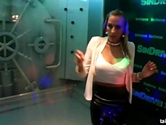 Rubia, Cfnm, Muñeca, Penetracion con dedos, Grupo, Fiesta, Medias largas, Intercambio de parejas