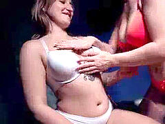 18 ans, Amateur, Sucer une bite, Tir de sperme, Branlette thaïlandaise, Lesbienne, Orgasme, Adolescente