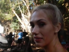 Rubia, Mamada, Penetracion con dedos, Masturbacion con pies, Novia, Pov, Público, Tetas