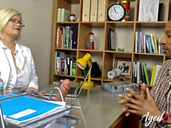 Grosser arsch, Grosser schwanz, Grosse titten, Blondine, Blasen, Hundestellung, Reif, Kurzes haar