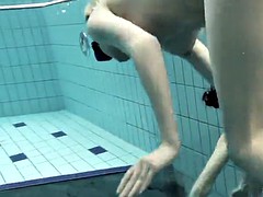 Бассейн, Под водой