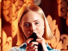 Amateur, Cul, Chambre à dormir, Brunette brune, Maigrichonne, Solo, Jarretelles, Nénés