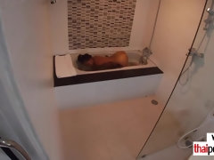 Enthousiasteling, Hardcore, Natuurlijke tieten, Tatoeage, Tiener, Thais, Tieten likken, Nat