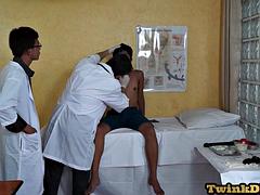 Amateur, Anal, Asiatique, Médecin, Doigter, Homosexuelle, Maigrichonne, Uniforme