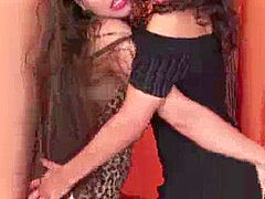 18 jahre, Leie, Braunhaarige, Selbstgemacht, Lesbisch, Lecken, Lingerie, Jungendliche (18+)