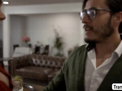 Grosse titten, Blasen, Kehlenfick, Transe, Latina, Lecken, Muschi, Transfrau