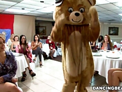Grosser schwanz, Tanzen, Spassig, Gruppe, Hd, Interrassisch, Orgie, Party