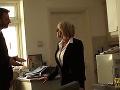 Tetas grandes, Amarrada, Británico, Semen en la boca, Dominación, Fetiche, Maduro, Juguetes