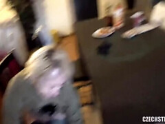 Grote lul, Sperma shot, Tsjechisch, Diep in de keel, Handbeurt, Hd, Buiten, Gezichtspunt