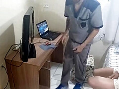 Couple, Éjaculation interne, Branlette thaïlandaise, Hd, Talons, Fille latino, Rousse roux, Uniforme
