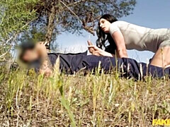 18 jahre, Grosser schwanz, Blasen, Braunhaarige, Handjob, Masturbation, Im freien, Titten
