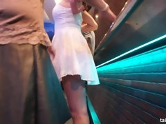 衣服着たままセックス, クラブ, 人形, 手コキする, なめる, オージー, パーティ, フェラする