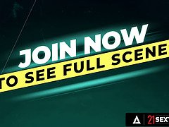 Brunette brune, Tir de sperme, Gorge profonde, En levrette, Pieds, Hard, Hd, Léchez