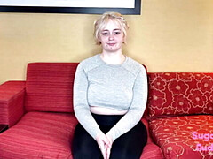 Blond, Dominatie, Kokhalzen, Natuurlijke tieten