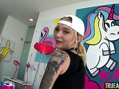 Blondine, Blasen, Vollbusig, Hd, Natürlichen titten, Sich ausziehen, Entkleiden, Titten