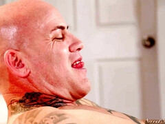 Спальня, Член, Волосатые, Лизание, Натуральные сиськи, Пирсинг, Киски, Порка