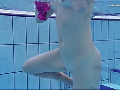 Schönheit, Süss, Europäisch, Pool, Russisch, Solo, Titten, Unter wasser