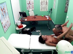 Жопа, Язык в попке, Красотки, Брюнетки, Джинсы, Лизание, Пирсинг, Киски