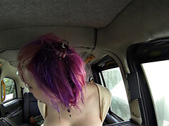 Leie, Grosse titten, Auto, Hundestellung, Faustfick, Handjob, Nippel, Tittenfick