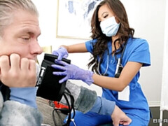 In den arsch, Asiatisch, Grosser schwanz, Hundestellung, Natürlichen titten, Krankenschwester, Dürr, Titten