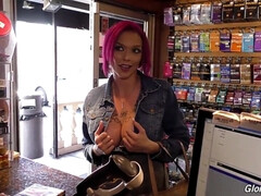 お尻, フェラチオ, 巨乳な, 黒人, のぞき穴, 異人種間, タトゥー, オッパイの