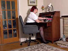 Leie, Tante, Britisch, Pummelig, Lingerie, Milf, Büro, Rotschopf
