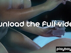 18 jaar, Zwart, Bruinharig, Masseren, Natuurlijk, Natuurlijke tieten, Softcore pornografie, Tiener