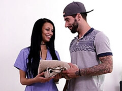 Grosse titten, Cfnm, Handjob, Massage, Masturbation, Entkleiden, Tätowierung, Titten