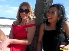 アジア人, 舐める尻, ビキニ, ブロンド, 茶髪の, レズビアン, なめる, オマンコ