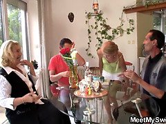 美人, ブロンド, エロ熟女, オナニー, 熟年, 母, ティーン, 三人
