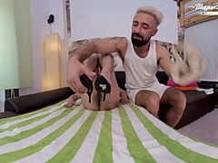 Derrière les coulisses, Gros seins, En levrette, Talons, Léchez, Massage, Seins naturels, Chatte